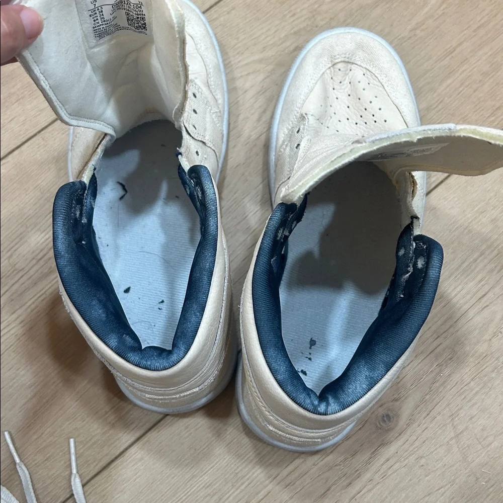 Nike Jordan Mids Size 7